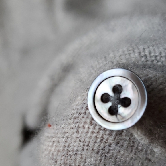 Lord & Taylor 2 Ply CASHMERE Gray Crewneck Sweater - Picture 5 of 10